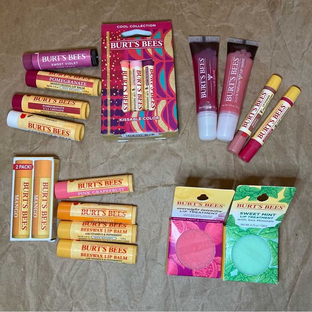19 pcs Burt’s bees lip balms